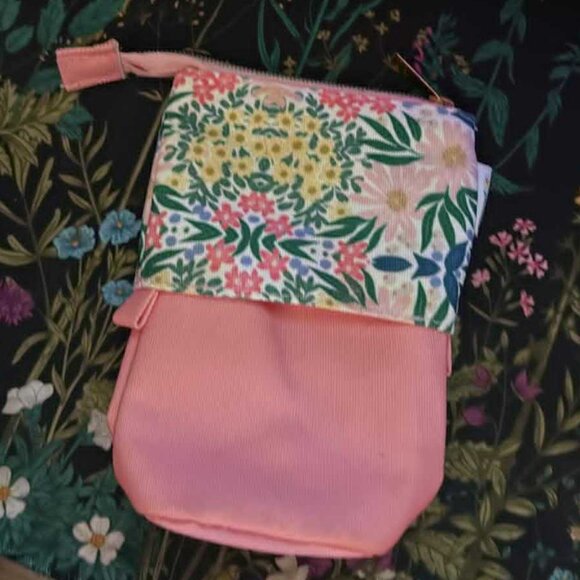 Happy Planner Springtime Flora Small Pen Pouch - Picture 2 of 5